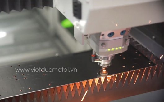Một số ưu điểm khi gia công bằng máy cắt cnc laser fiber trong cơ khí