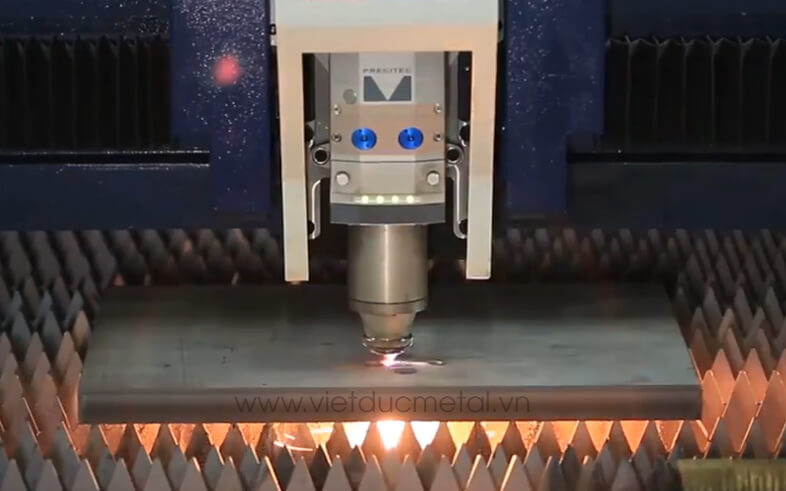 Cắt inox bằng máy CNC