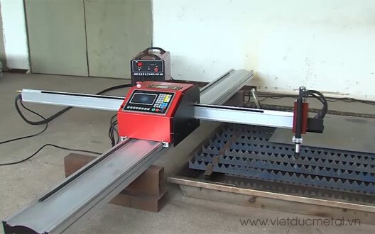 Máy cắt cnc cầm tay vô cùng tiện dụng trong gia công cơ khí